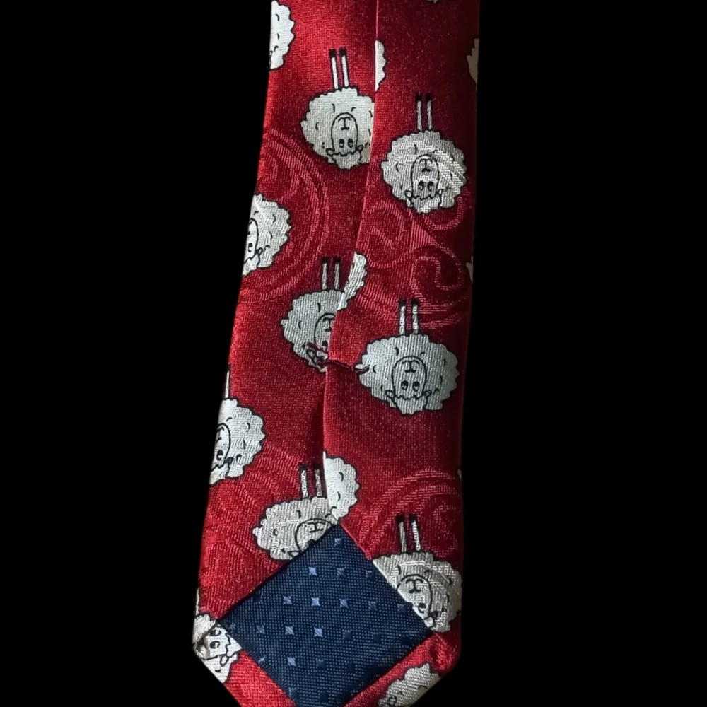 Red Sheep Pattern Tie - Picture 4 of 6